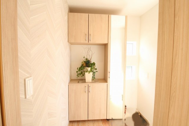 土佐市高岡町乙　新築戸建　西棟　（全2区画）の収納|玄関収納