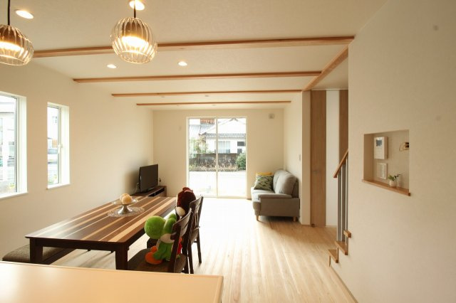 土佐市高岡町乙　新築戸建　西棟　（全2区画）の居間・リビング|2Ｆ　4.9帖+4.9帖