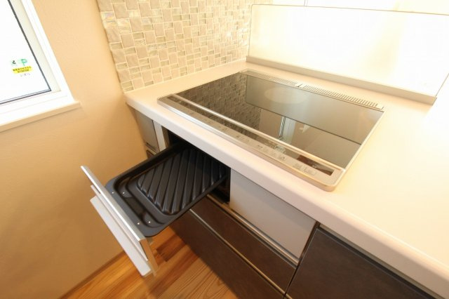 土佐市高岡町乙　新築戸建　西棟　（全2区画）のキッチン|グリル