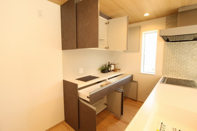 土佐市高岡町乙　新築戸建　西棟　（全2区画）の収納|カップボード