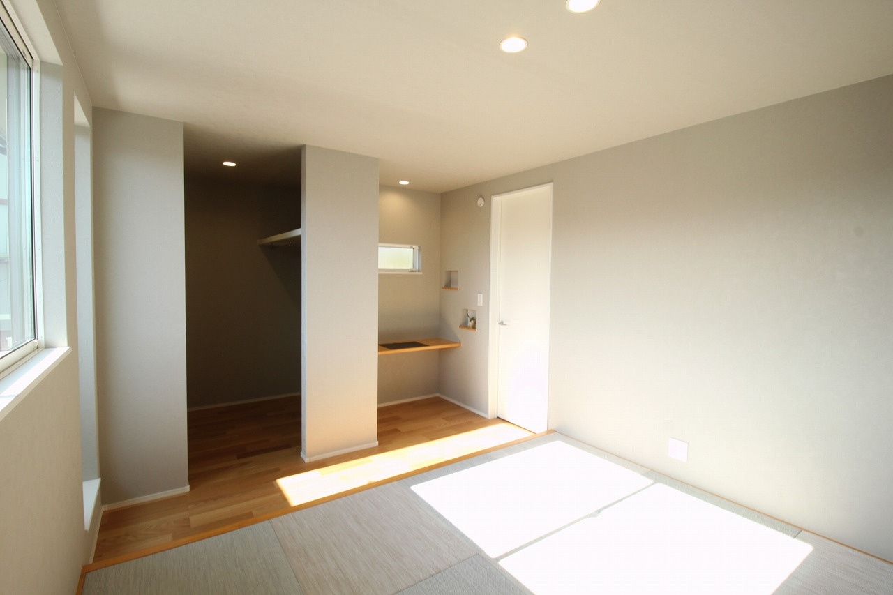 土佐市高岡町乙　新築戸建　西棟　【内覧可能】（全2区画）の寝室|2Ｆ　南の部屋　7.8帖