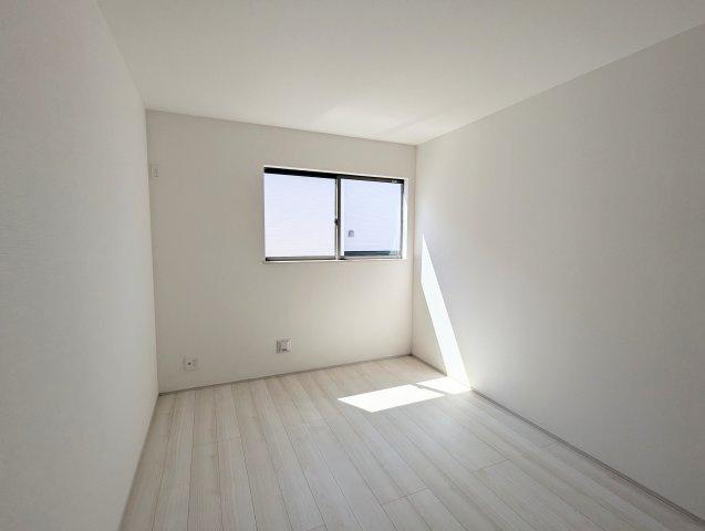 瀬戸市秋葉町　全2棟の洋室