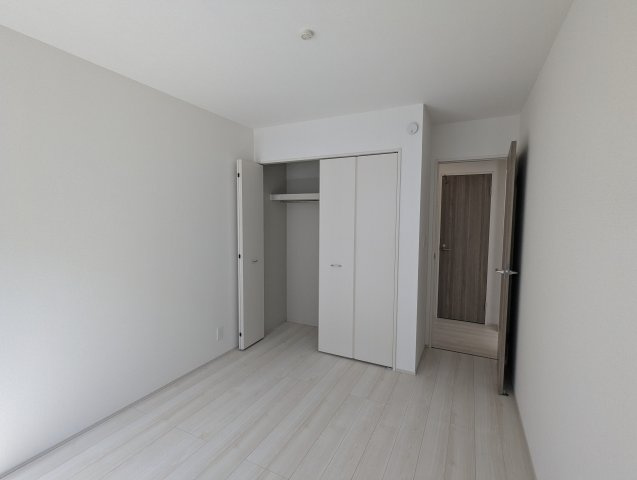 瀬戸市秋葉町　全2棟の洋室