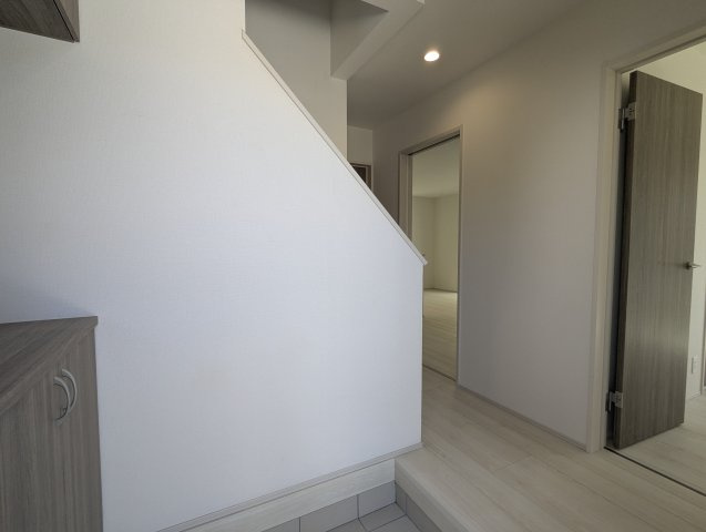 瀬戸市秋葉町　全2棟の玄関