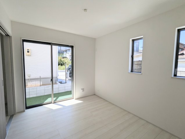 瀬戸市秋葉町　全2棟の洋室