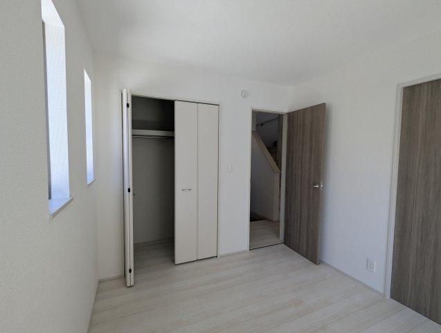 瀬戸市秋葉町　全2棟の洋室