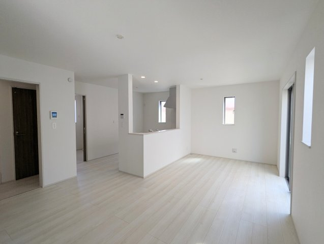 瀬戸市秋葉町　全2棟の居間・リビング