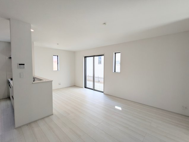 瀬戸市秋葉町　全2棟の居間・リビング