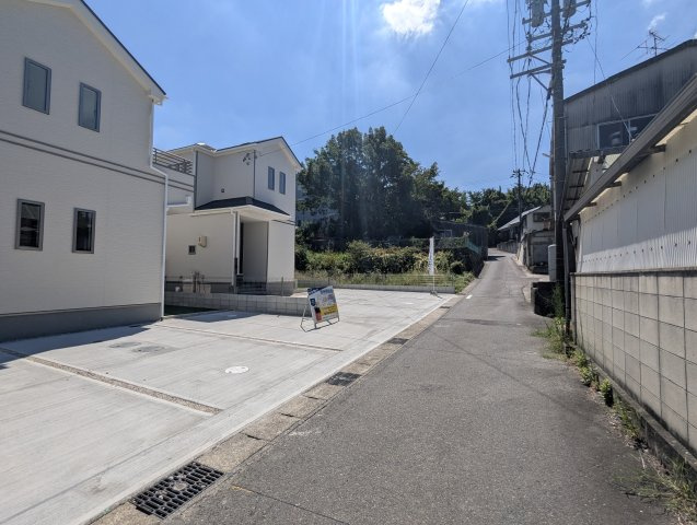 瀬戸市秋葉町　全2棟の前面道路含む現地写真