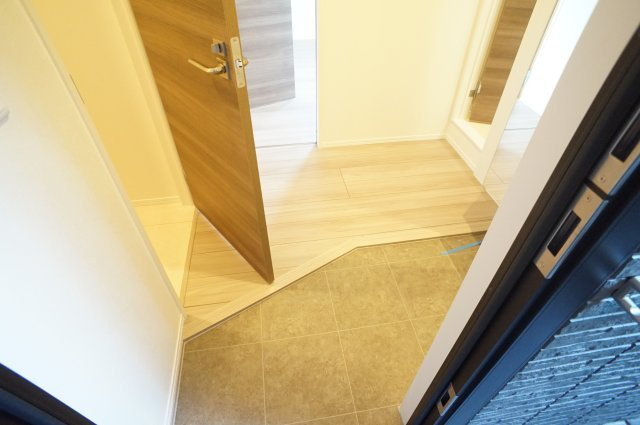 コートドール逆瀬川の玄関