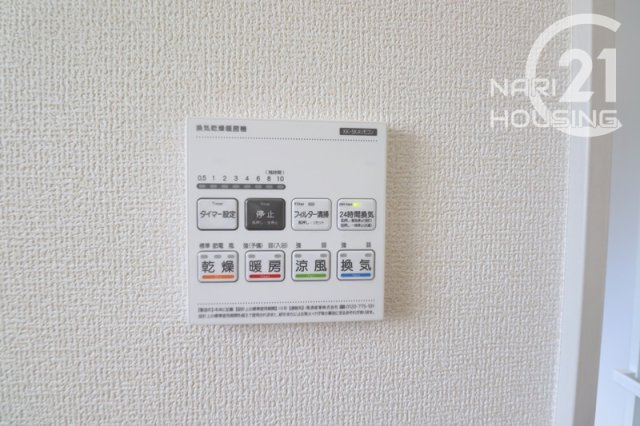 【冷暖房・空調設備】 | リーブルガーデン　立川市一番町6丁目　新築　全1棟 | 浴室暖房乾燥機　雨の日でも安心♪浴室乾燥機で洗濯物を乾かせます♪