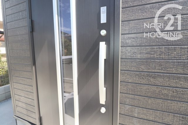 【防犯設備】 | リーブルガーデン　立川市一番町6丁目　新築　全1棟 | 玄関ドア　防犯面で安心のダブルロックキー♪