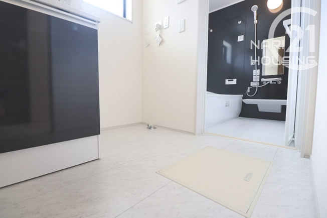 【脱衣所】 | リーブルガーデン　立川市一番町6丁目　新築　全1棟 | 脱衣場　こちらで身支度を済ませることができます♪