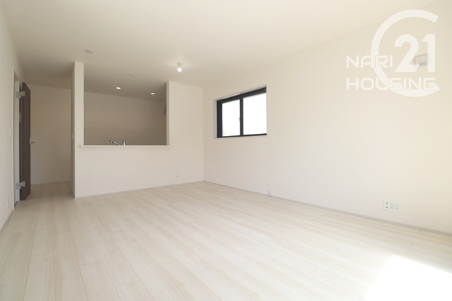 【居間・リビング】 | リーブルガーデン　立川市一番町6丁目　新築　全1棟 | LDK16帖♪　十分な広さがあります♪