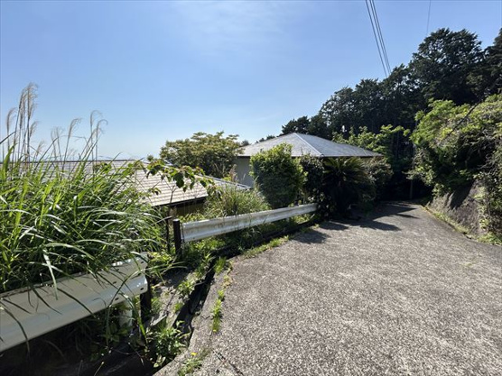 【前面道路含む現地写真】 | 熱川台別荘地　戸建