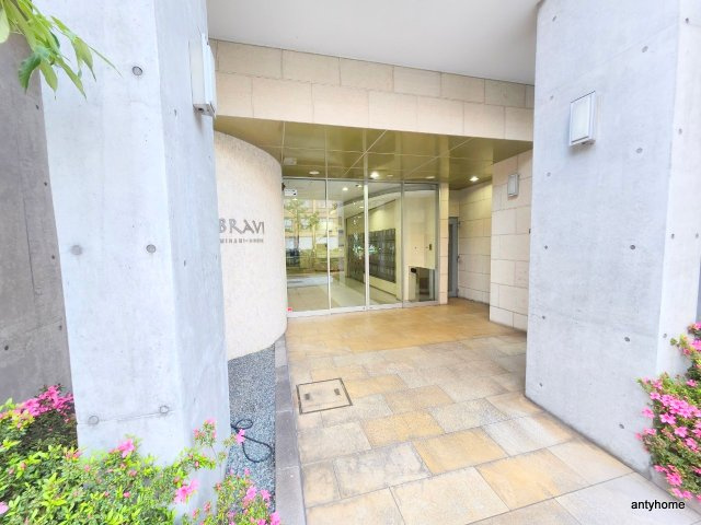 BRAVI南堀江　仲介手数料無料のエントランス