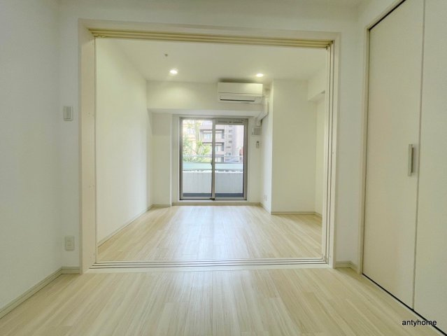 BRAVI南堀江　仲介手数料無料の居間・リビング