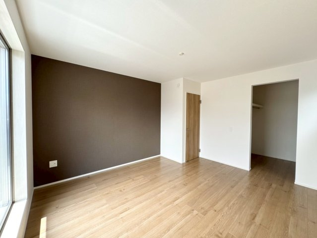 ーBloomーブルームー小倉南区湯川1丁目1期　【小倉南区　新築戸建て】の洋室|アクセントクロスがお洒落な2階8.5帖洋室♪　【小倉南区　新築戸建て】