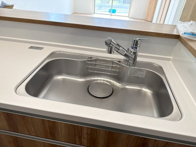 ーBloomーブルームー小倉南区湯川1丁目1期　【小倉南区　新築戸建て】のキッチン|浄水器一体型の水栓♪お水を買う手間が省けます　【小倉南区　新築戸建て】
