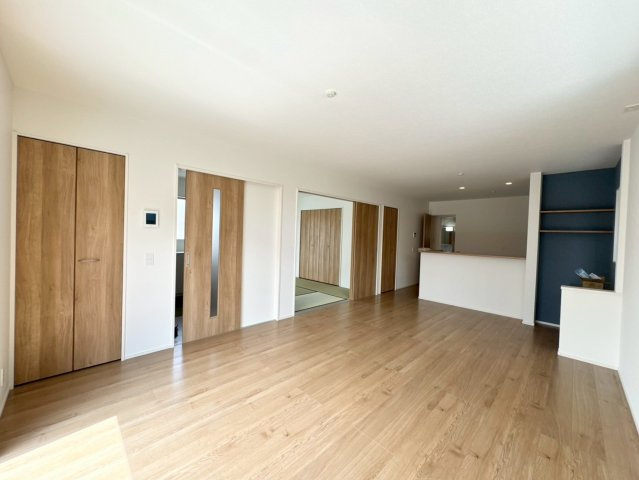 ーBloomーブルームー小倉南区湯川1丁目1期　【小倉南区　新築戸建て】の居間・リビング|日当たりもよく開放的なリビングダイニング♪　【小倉南区　新築戸建て】