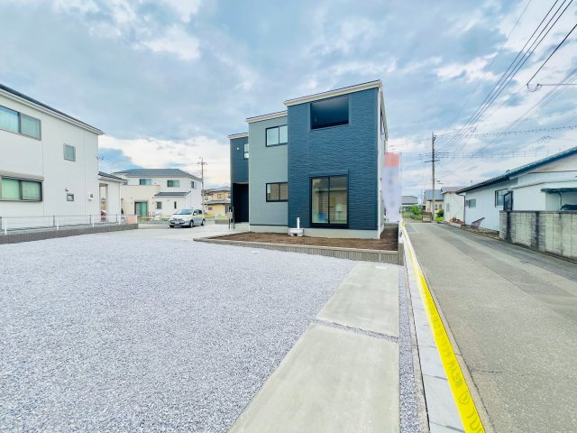 玉村町樋越の前面道路含む現地写真|閑静な住宅地♪