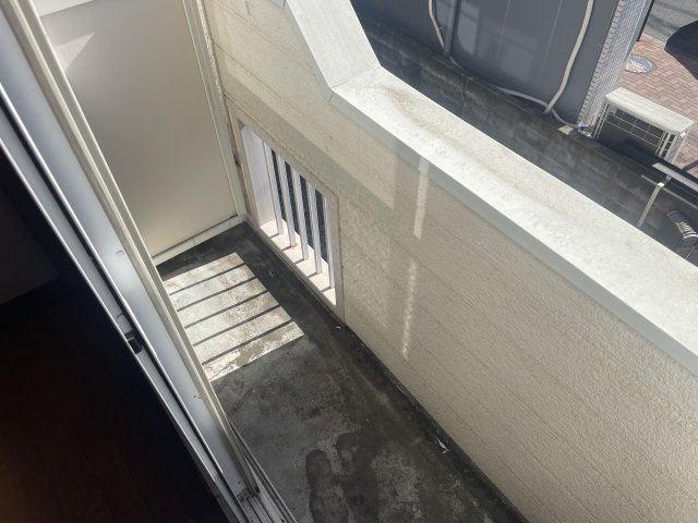 昭島市朝日町１丁目のアパートのバルコニー