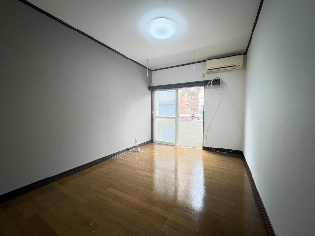 昭島市朝日町１丁目のアパートの居間・リビング