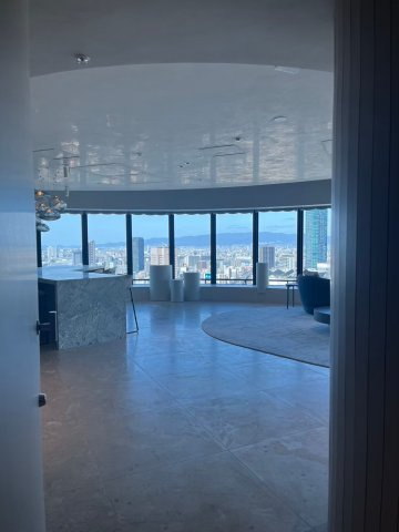 【ロビー】 | 【ラウンジ27】流しやカウンターテーブルを設置。おしゃれでエレガントな家具が揃えられています！