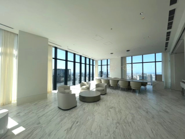 【ロビー】 | 【ザ・ぺントハウス】49階にございます。大阪中の数多のタワーを眼下に従える壮大な眺望！