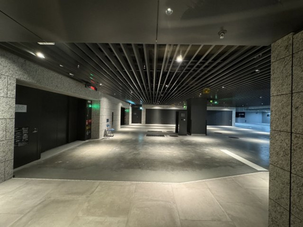 【駐車場】 | 【敷地内駐車場】きちんと整備されたきれいな駐車場です！十分な広さがあり、車の出し入れも簡単！