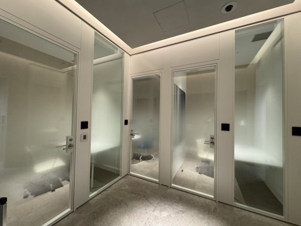 【その他共用部分】 | 【ワーキングブース】2階にはパーソナルなワークスペースが大小合わせて4室ございます。トイレも併設！