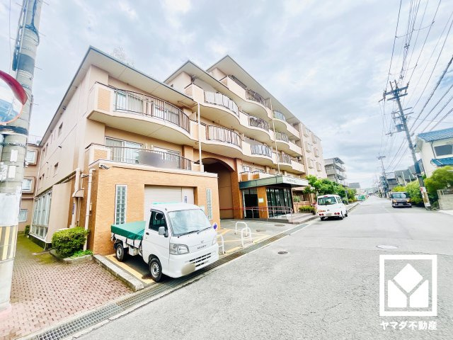 シャルマンコーポ新田辺の外観