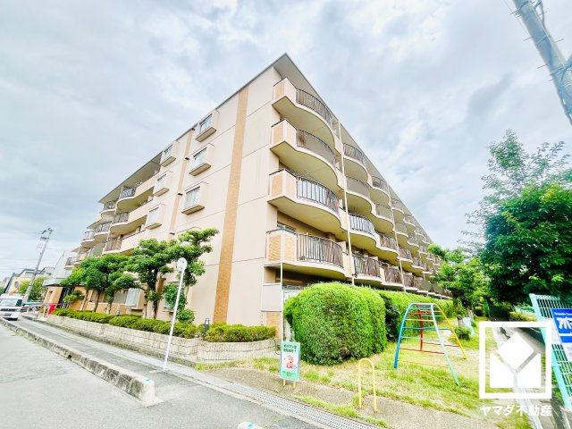 シャルマンコーポ新田辺の外観