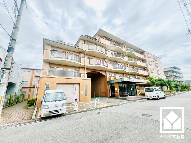 シャルマンコーポ新田辺の外観