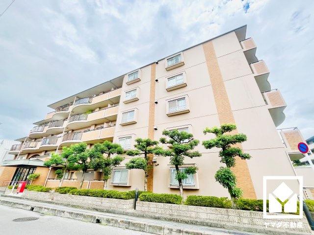 シャルマンコーポ新田辺の外観