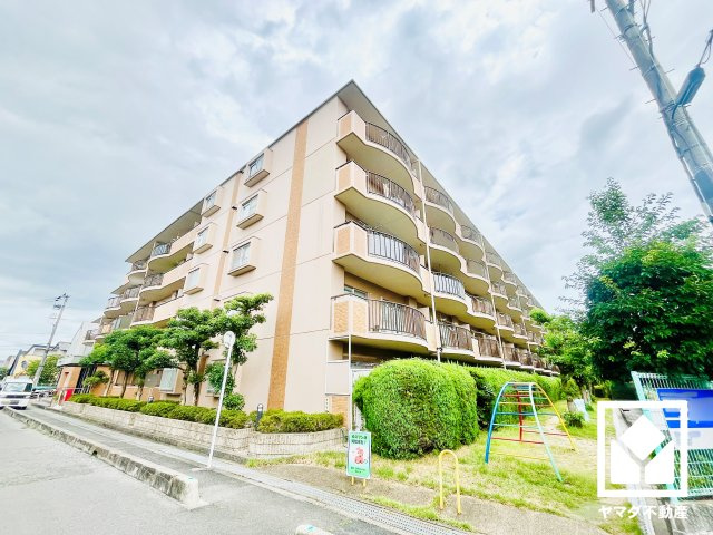 シャルマンコーポ新田辺の外観