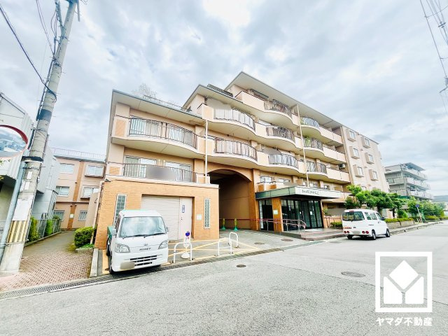 シャルマンコーポ新田辺の外観