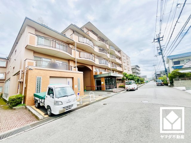 シャルマンコーポ新田辺の外観