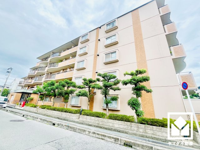 シャルマンコーポ新田辺の外観