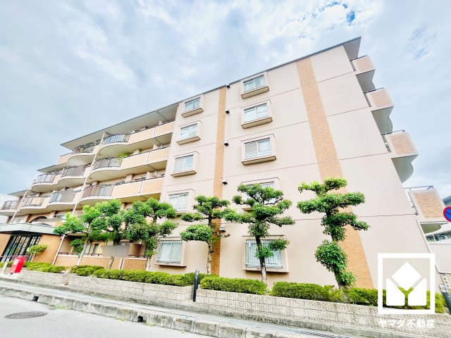 シャルマンコーポ新田辺の外観