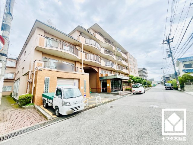 シャルマンコーポ新田辺の外観