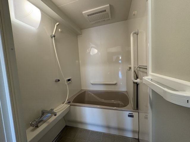 グランドムール膳所　天然木フルリノベーションの浴室