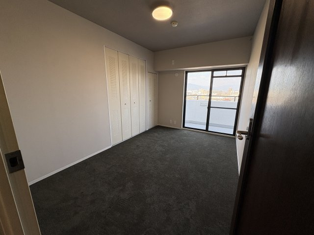 グランドムール膳所　天然木フルリノベーションの洋室