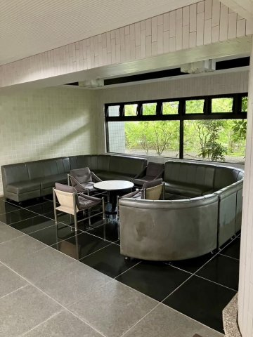 グランドムール膳所　天然木フルリノベーションのロビー|									
