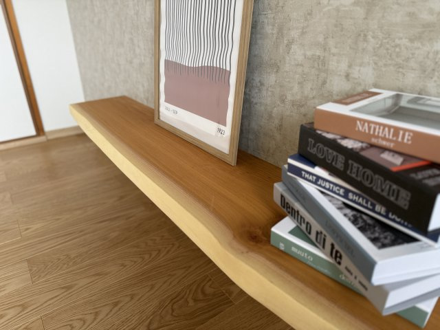 グランドムール膳所　天然木フルリノベーションのその他|天然木”欅”を使ったTVボード