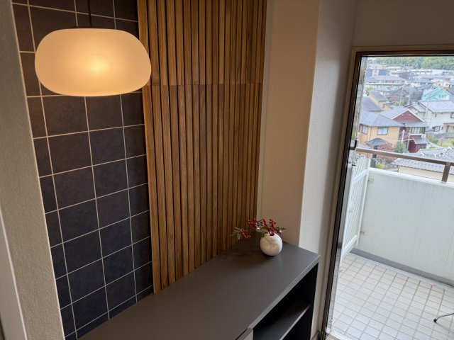 グランドムール膳所　天然木フルリノベーションの玄関