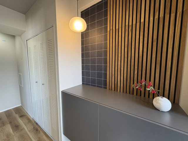 グランドムール膳所　天然木フルリノベーションの玄関