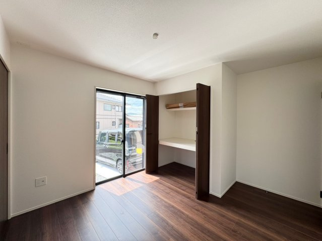 ーFor.Mーフォルムー小倉南区湯川1丁目1期　【小倉南区　新築戸建て】の洋室|多彩な用途で使える、多機能な１階洋室。　【小倉南区　新築戸建て】