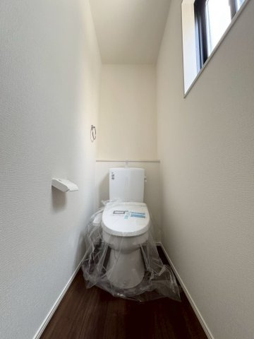 ーFor.Mーフォルムー小倉南区湯川1丁目1期　【小倉南区　新築戸建て】のトイレ|高機能トイレでトイレ空間の気になるニオイを排除してくれる機能付き　　【小倉南区　新築戸建て】