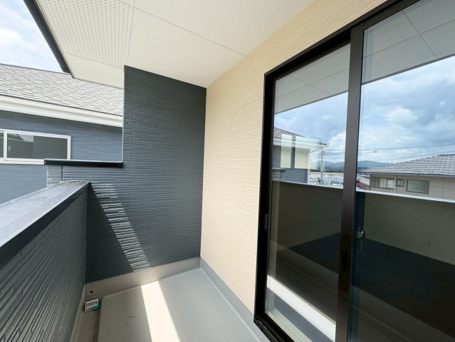 ーFor.Mーフォルムー小倉南区湯川1丁目1期　【小倉南区　新築戸建て】のバルコニー|こちらからもバルコニーに出入りできます♪　【小倉南区　新築戸建て】